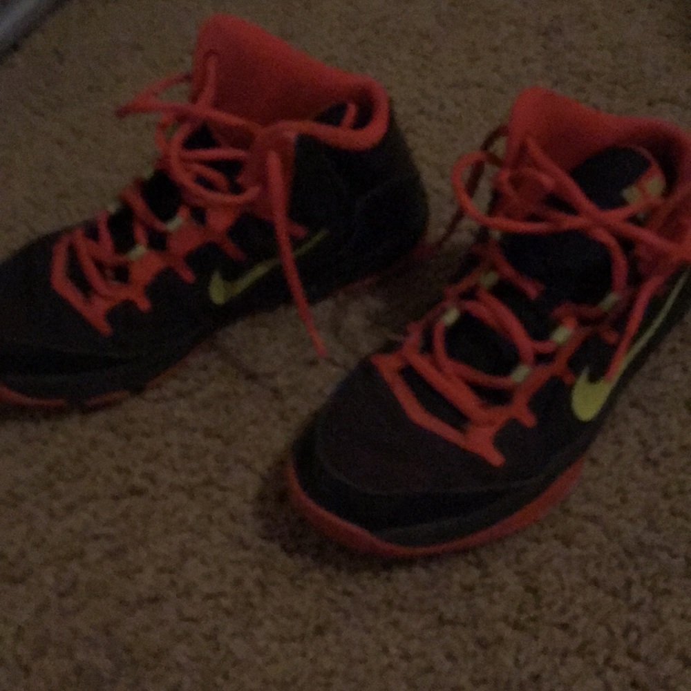 Nike Air Without A Doubt shoes (size 6Y)